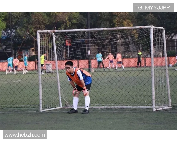 日本中学生足球新星崭露头角 定位球技术引发全场关注